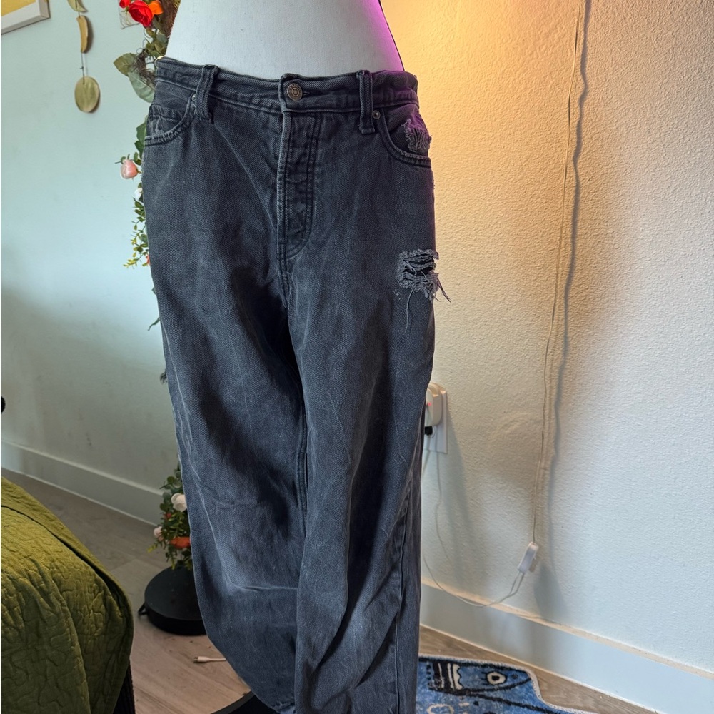 Women’s Black Distressed Jeans